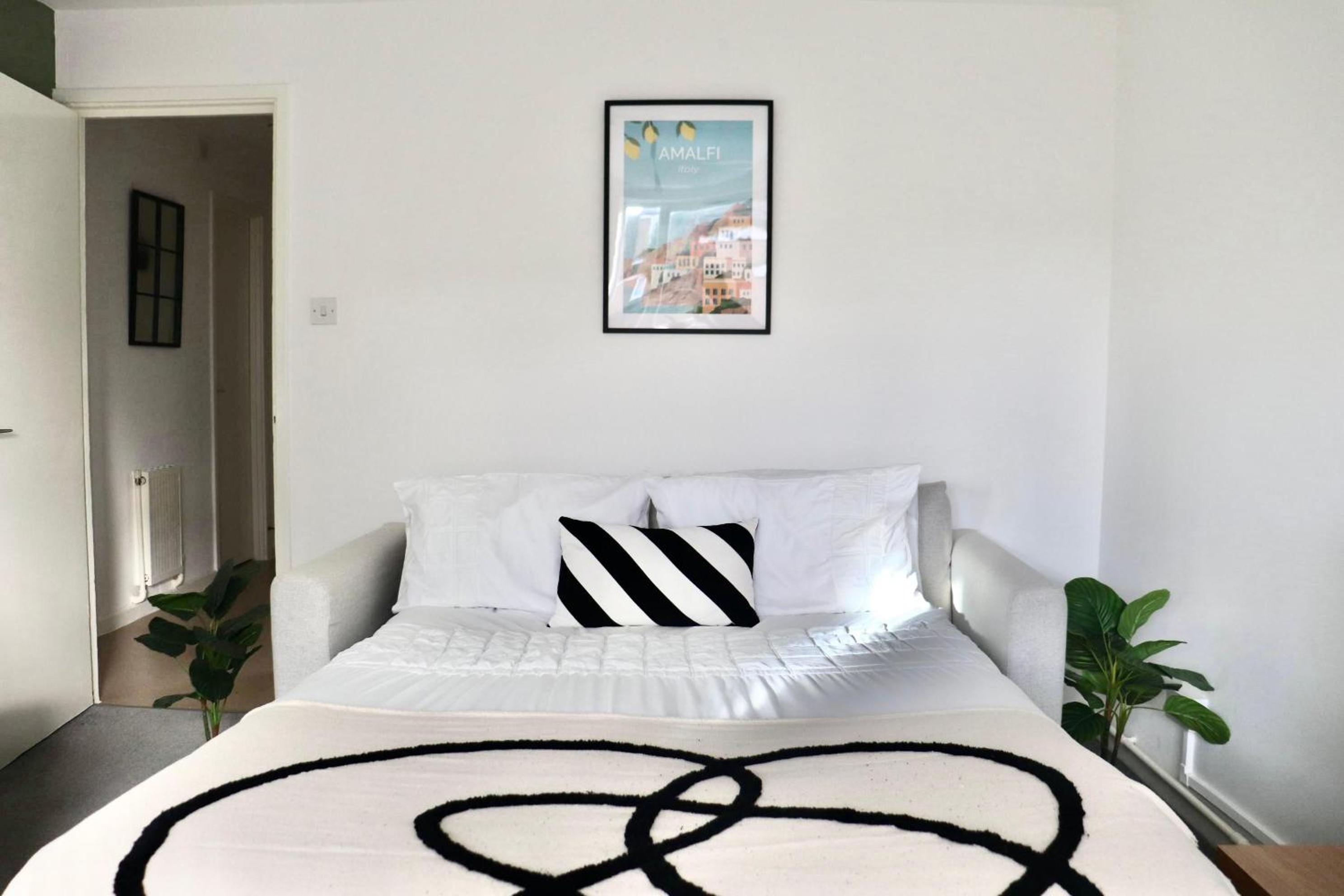 Stunning Apartment, Sleeps 4, Central London, 1 bedroom, Zone 1, Kennington - Open for Business stays, Long Stays and Families Relocating