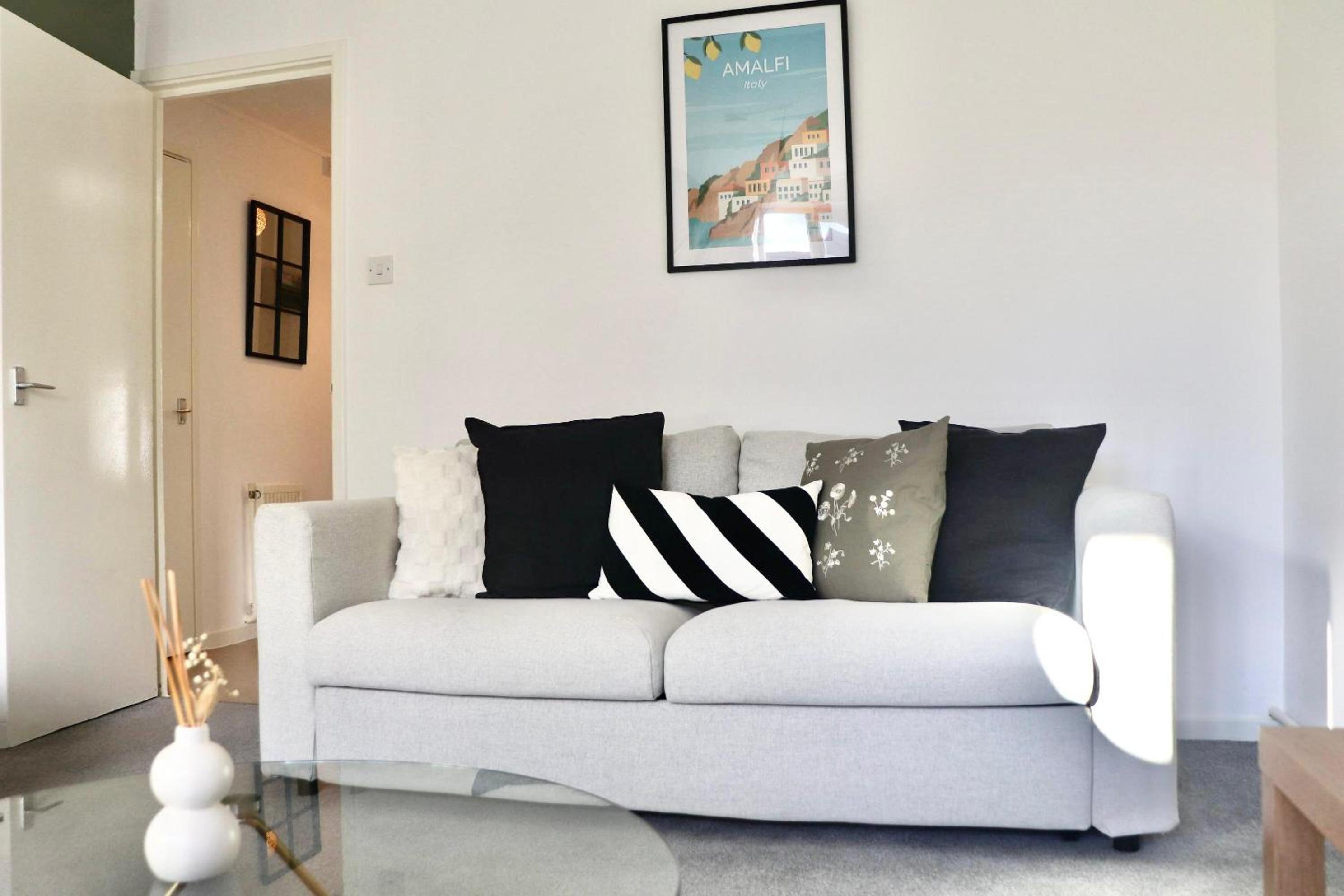 Stunning Apartment, Sleeps 4, Central London, 1 bedroom, Zone 1, Kennington - Open for Business stays, Long Stays and Families Relocating