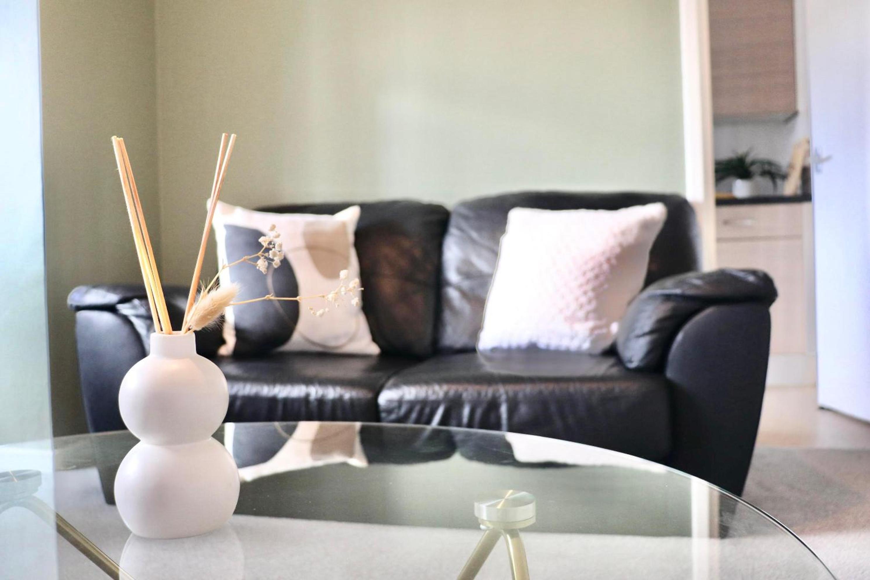 Stunning Apartment, Sleeps 4, Central London, 1 bedroom, Zone 1, Kennington - Open for Business stays, Long Stays and Families Relocating