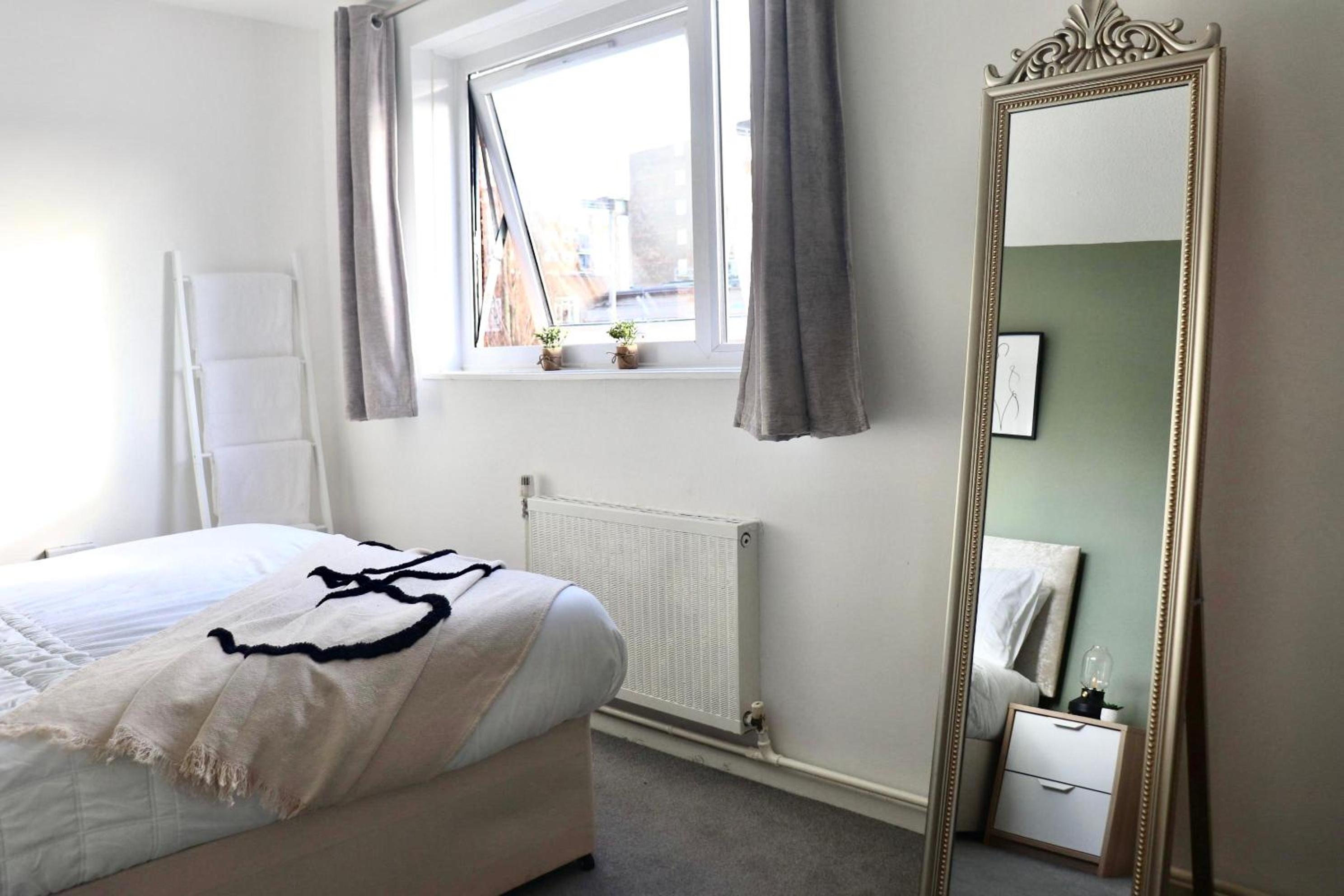 Stunning Apartment, Sleeps 4, Central London, 1 bedroom, Zone 1, Kennington - Open for Business stays, Long Stays and Families Relocating