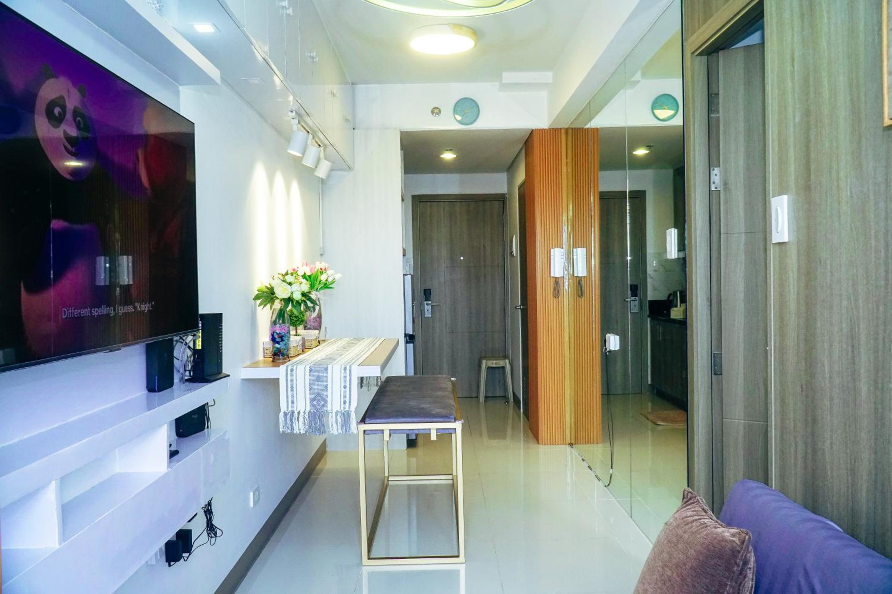 Penthouse Staycation with View Metro Manila view 5