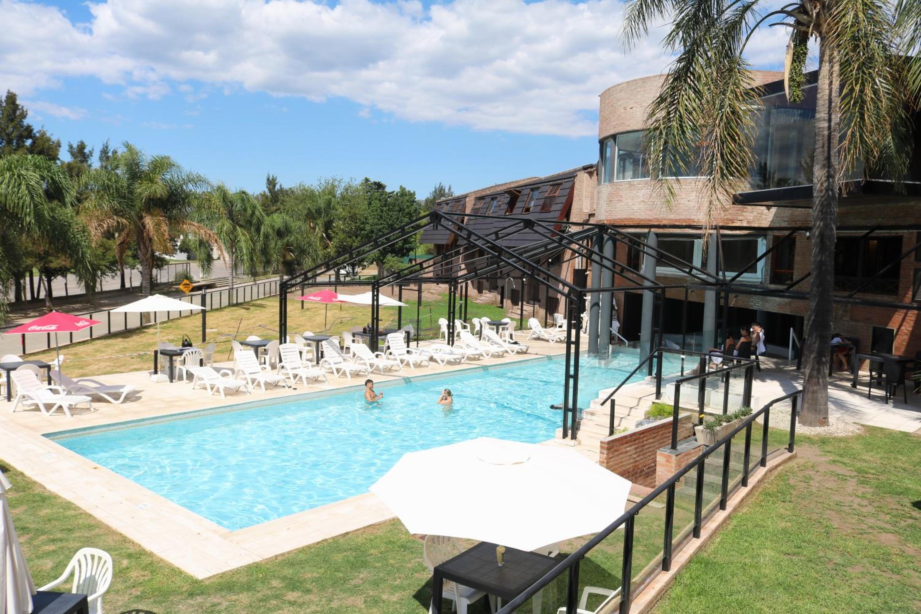 Hotel Portal del Lago Hotel - Image 1