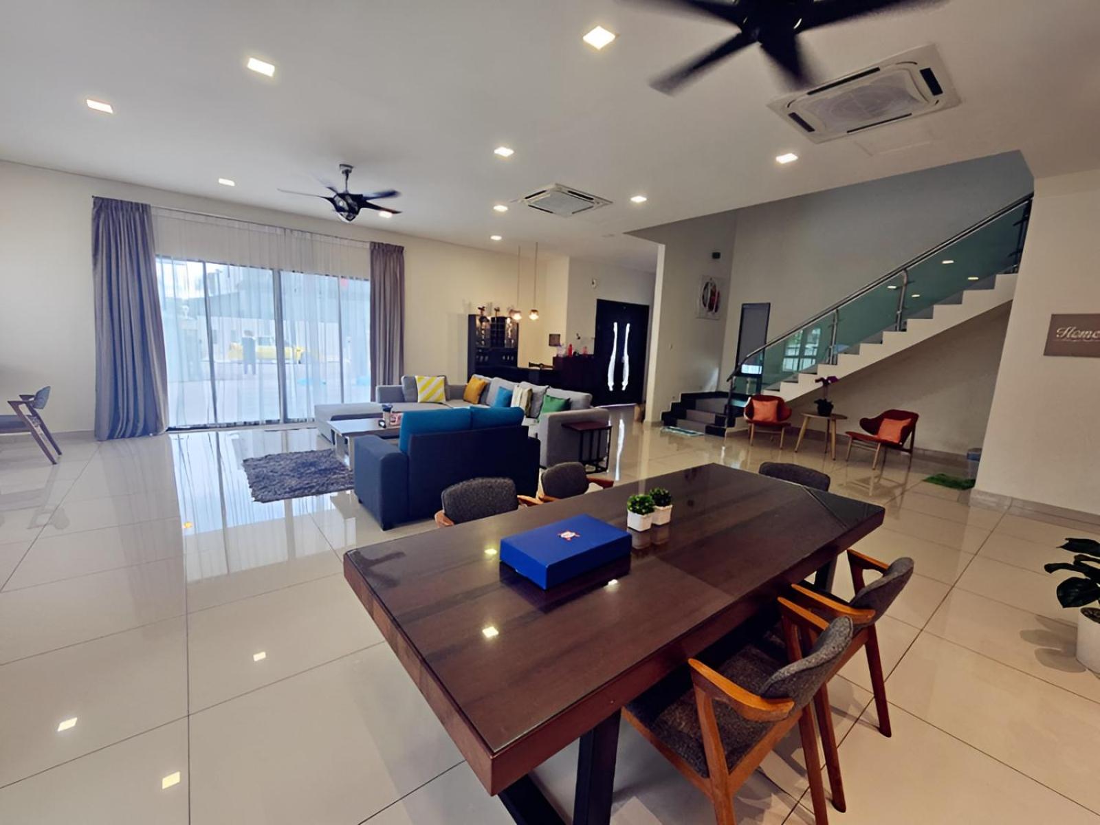Luxury Homestay Bangalow Setia Residen Sitiawan 12pax photo 3