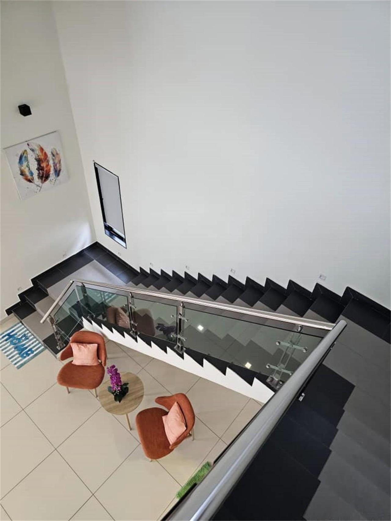 Luxury Homestay Bangalow Setia Residen Sitiawan 12pax photo 6