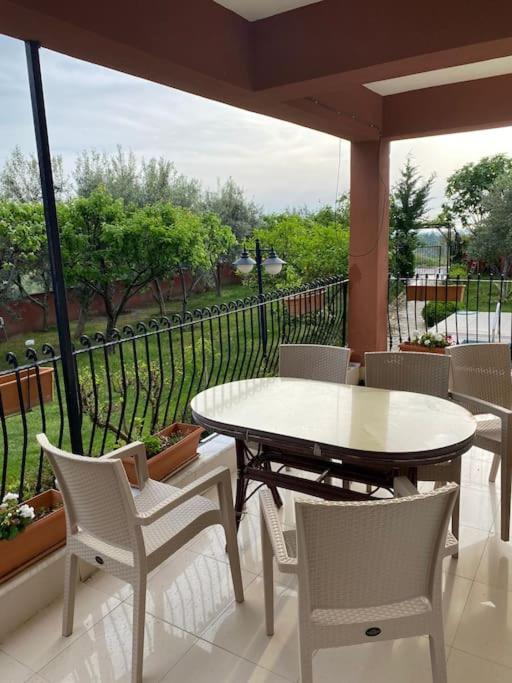 ormanın içinde geniş havuzlu triplex villa view 5
