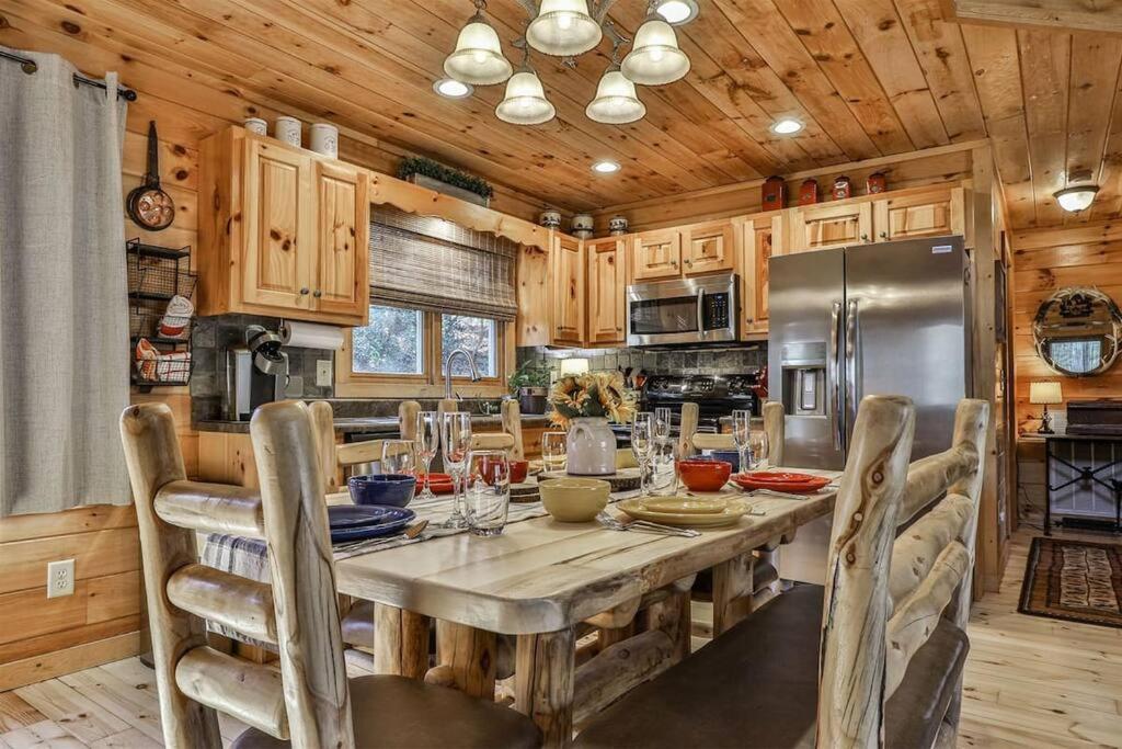 Luxury Babbling River Mtn Home - 3 Master Suites - Hot Tub - Great Price! view 2