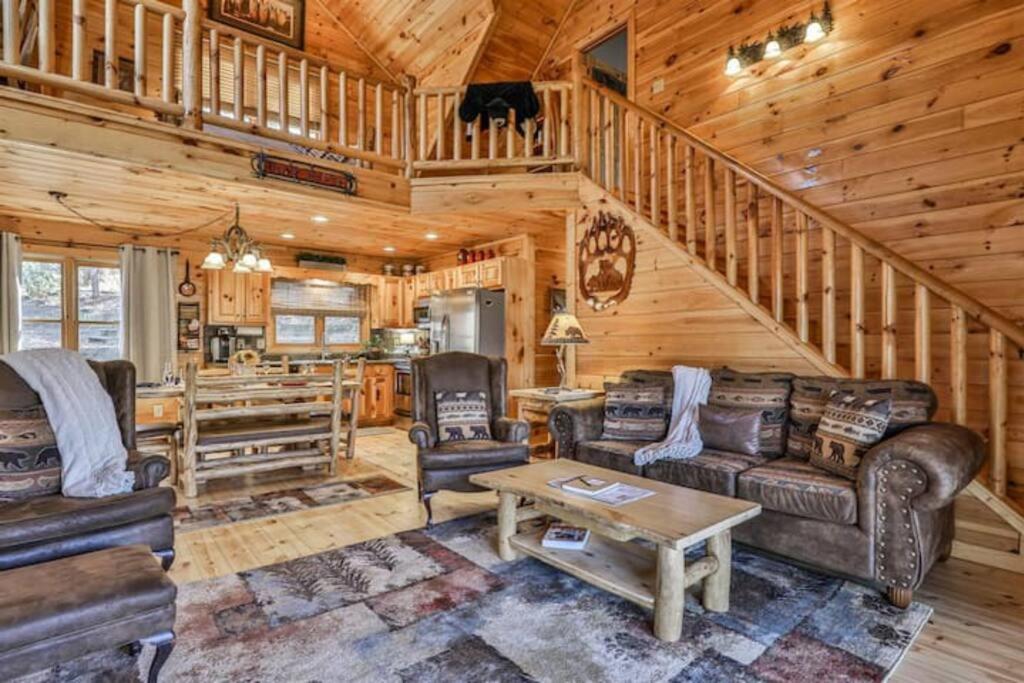 Luxury Babbling River Mtn Home - 3 Master Suites - Hot Tub - Great Price! view 4