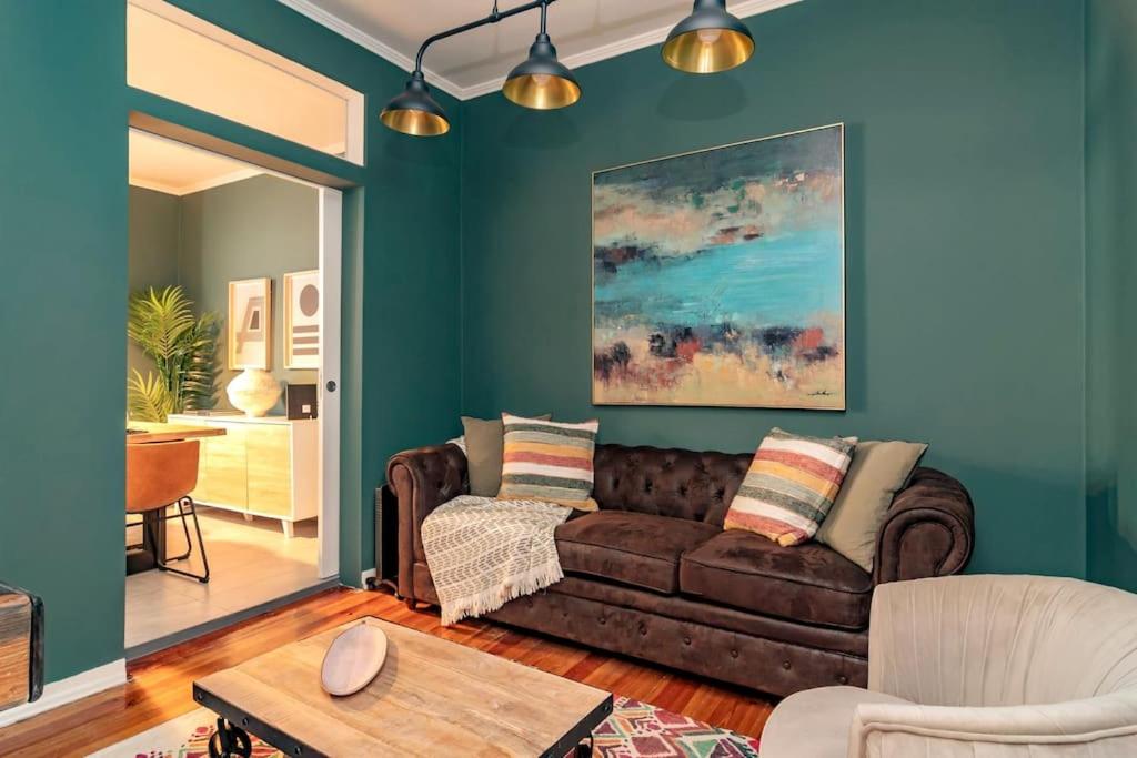 Charming Tram 28 Apartment w/AC, Heating view 2