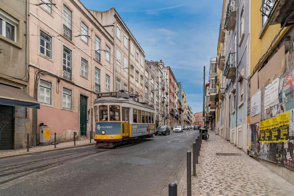 Charming Tram 28 Apartment w/AC, Heating view 4