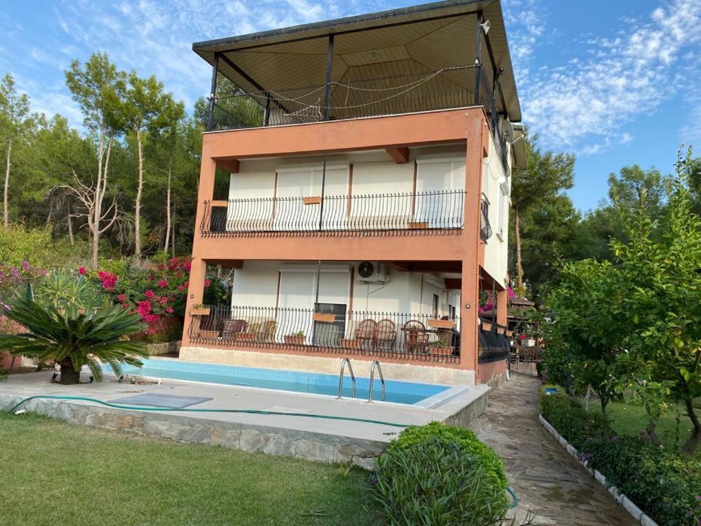 ormanın içinde geniş havuzlu triplex villa view 2