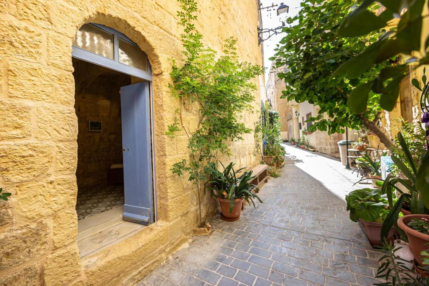 Historic Hideaways - 900 Year Old Converted Studios view 2
