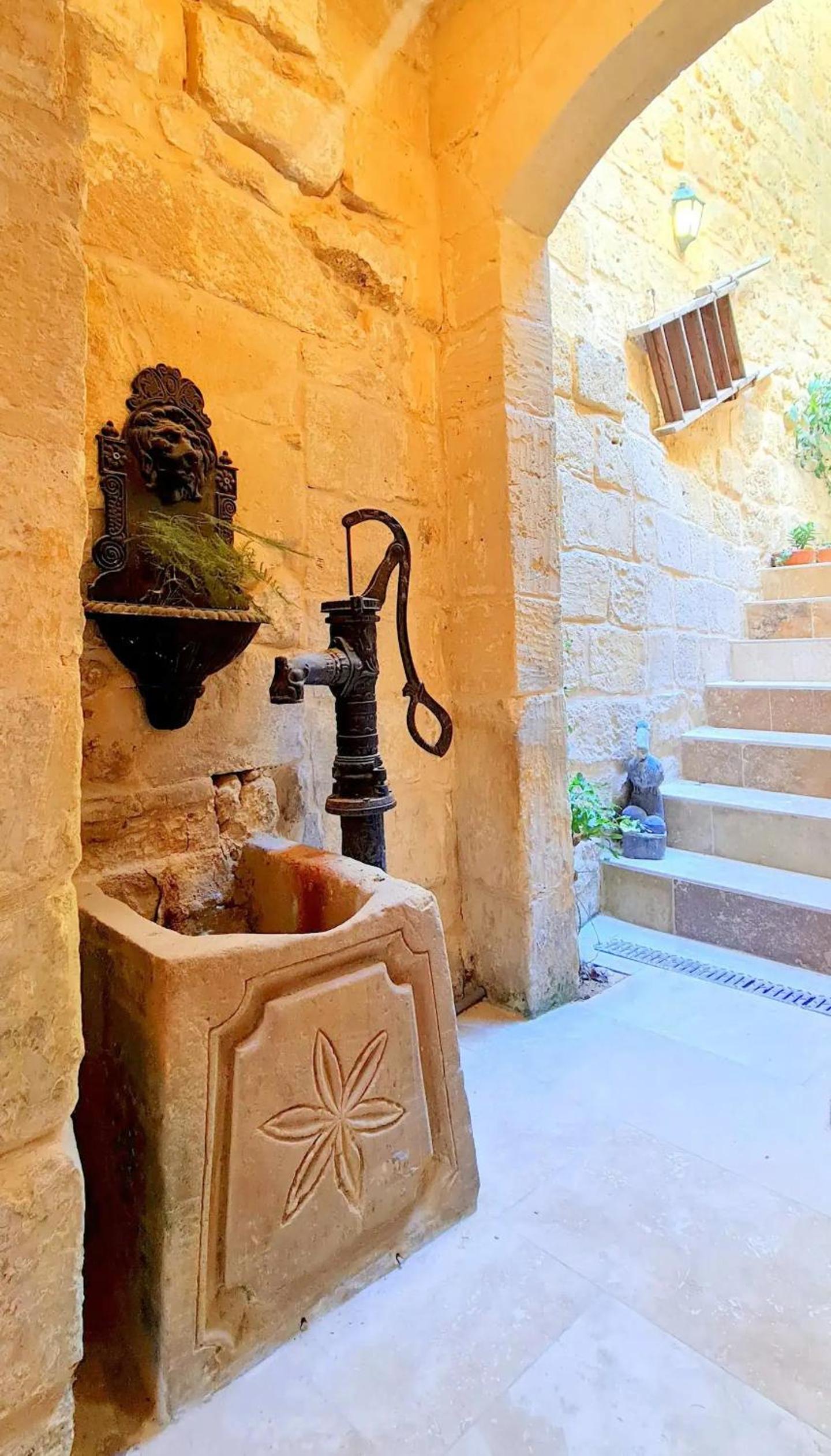 Historic Hideaways - 900 Year Old Converted Studios view 5
