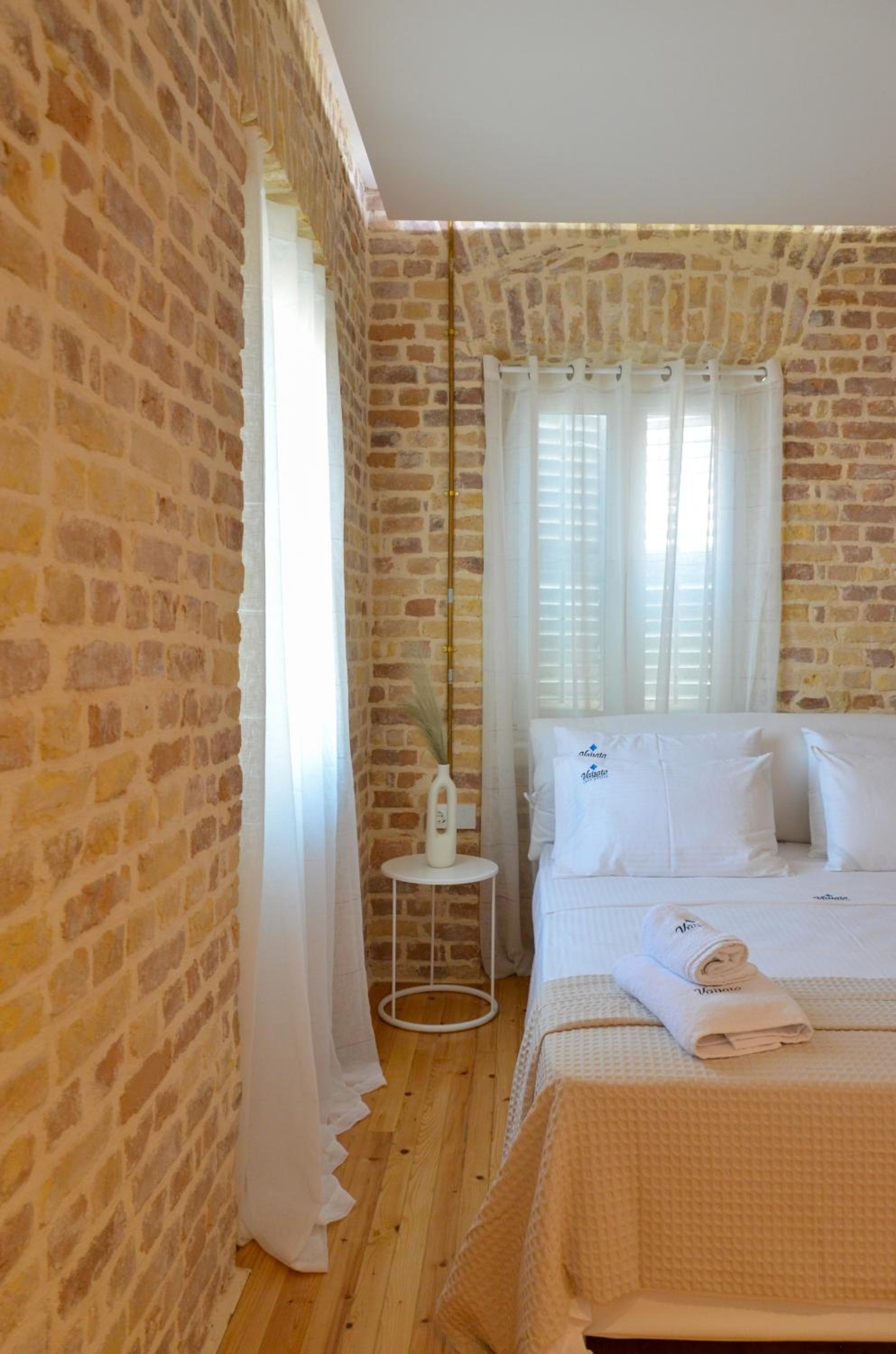 Vailato Swan White Suite photo 2