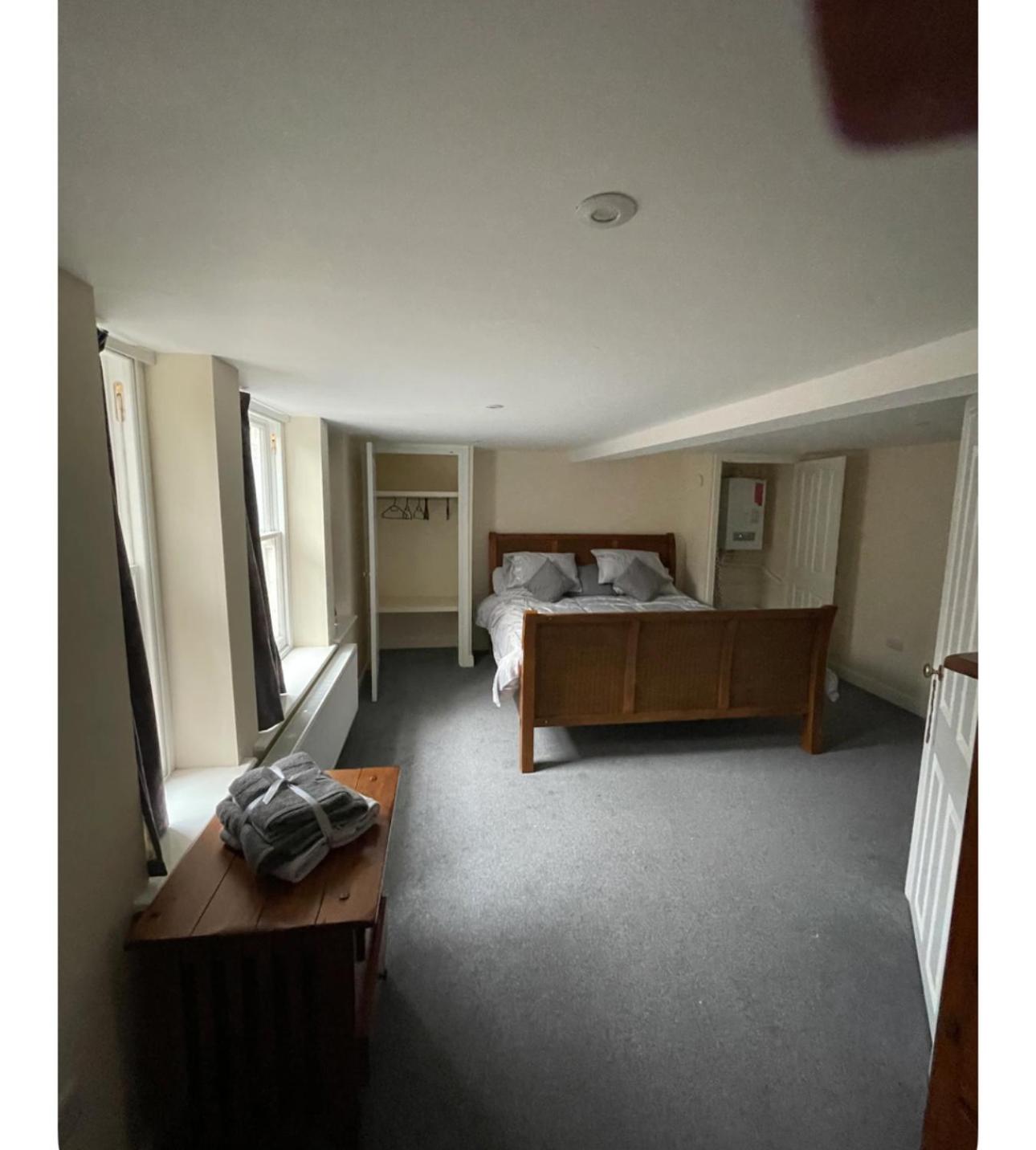 1 Hatton house 2 bedroom 2 bathroom spacious basement flat view 4