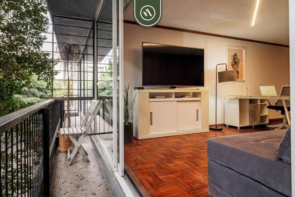 Comfortable Apt with Balcony photo 2