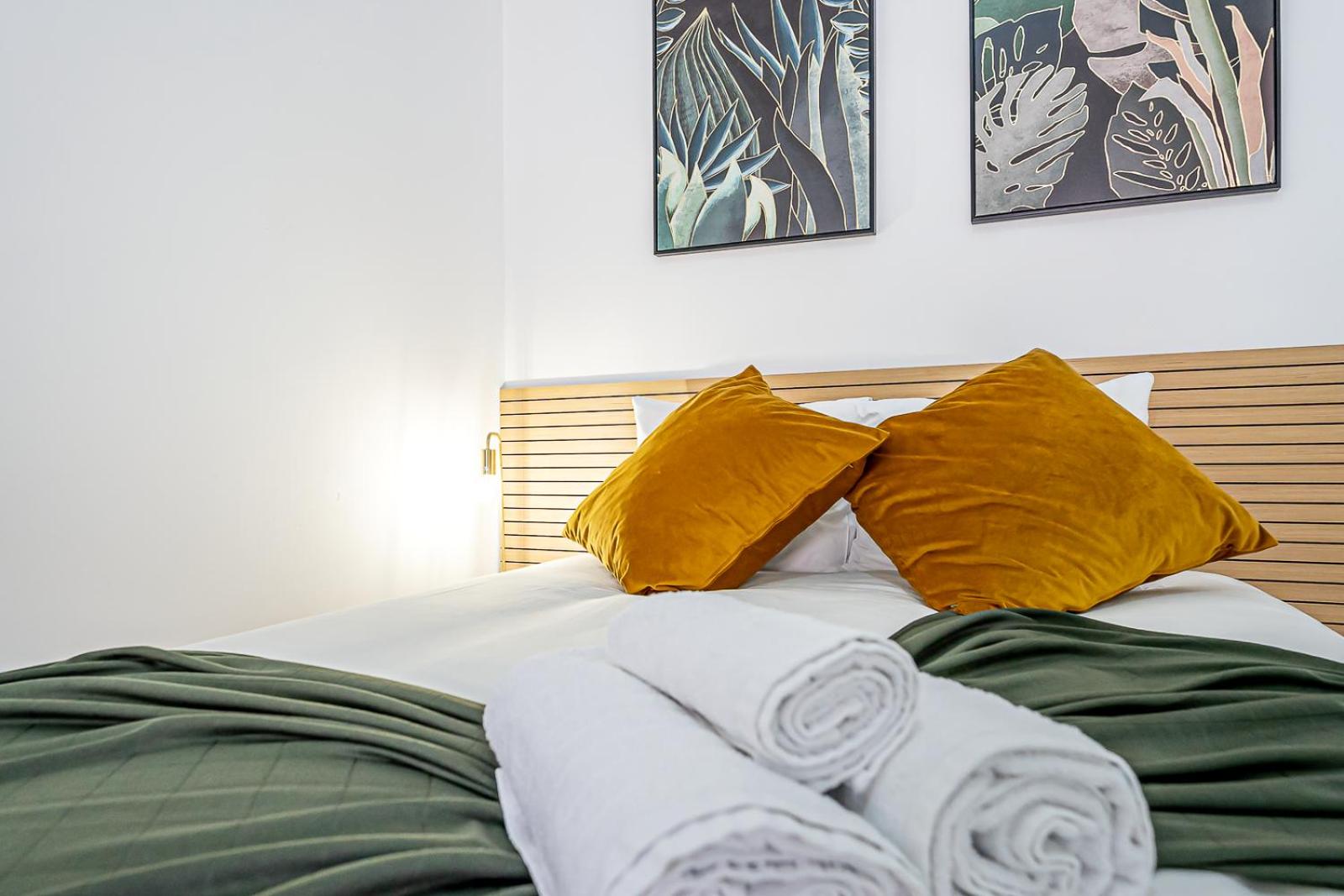 April Square Guesthouse by Lisbon with Sintra - shared bathrooms - Image 5