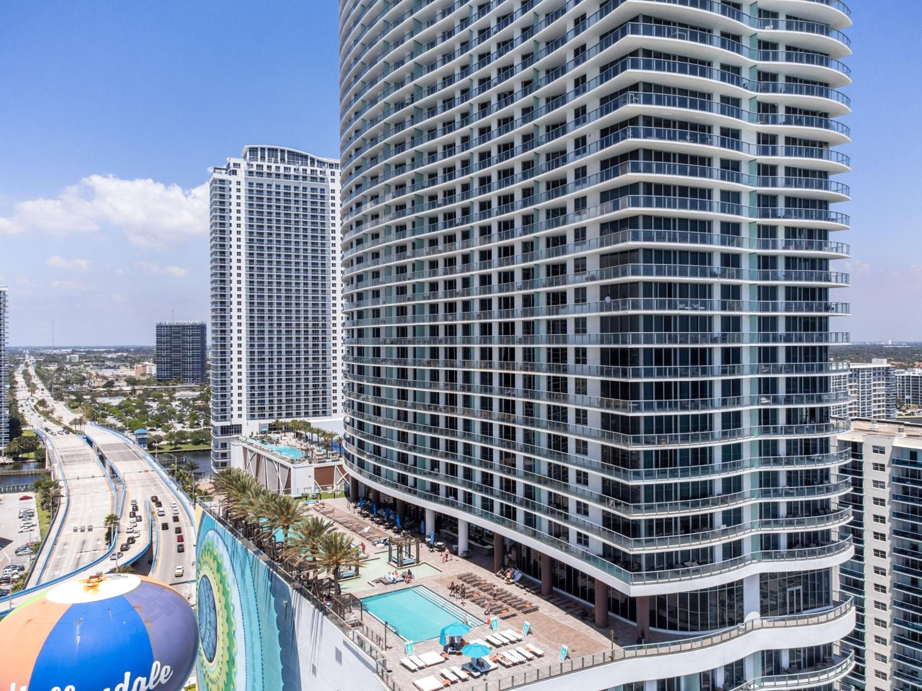 Hotel Sunset Bliss Resort #202 - Oceanfront apartment with great resort amenities, rooftop pool and hot tub - Image 1