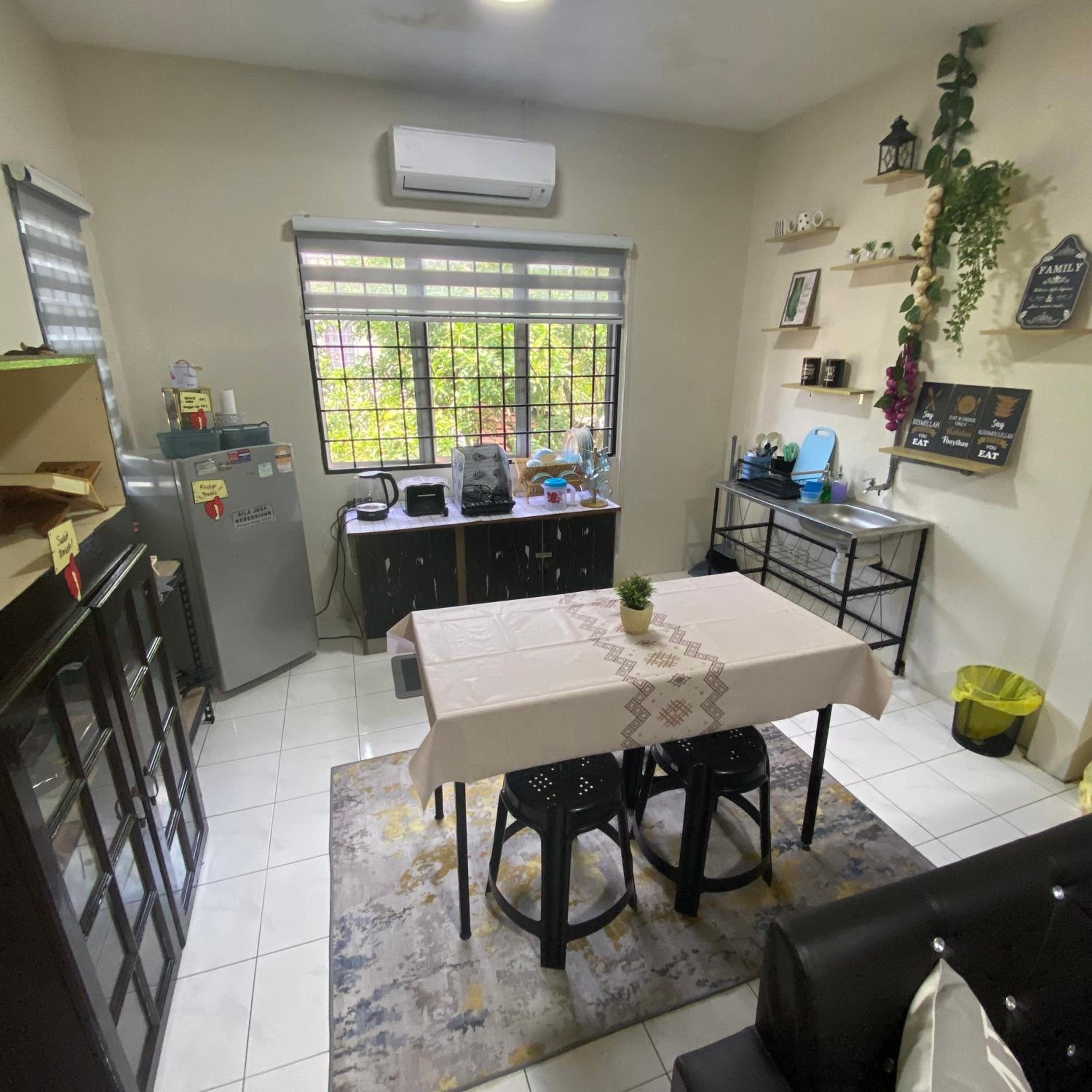 Tanjung Hijau Homestay - 2nd Floor ONLY - FREE wifi - 4 bedrooms photo 2