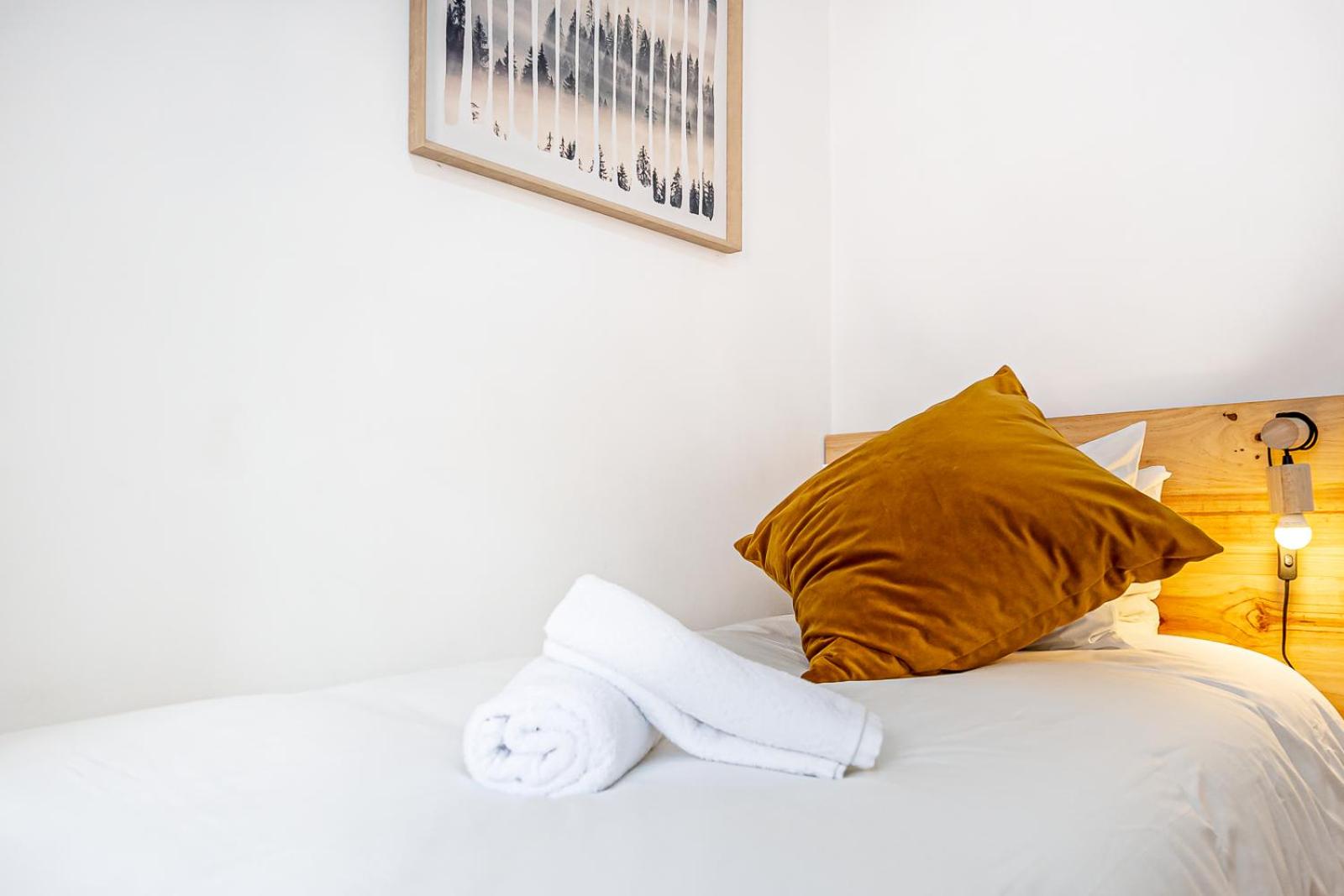 April Square Guesthouse by Lisbon with Sintra - shared bathrooms - Image 4