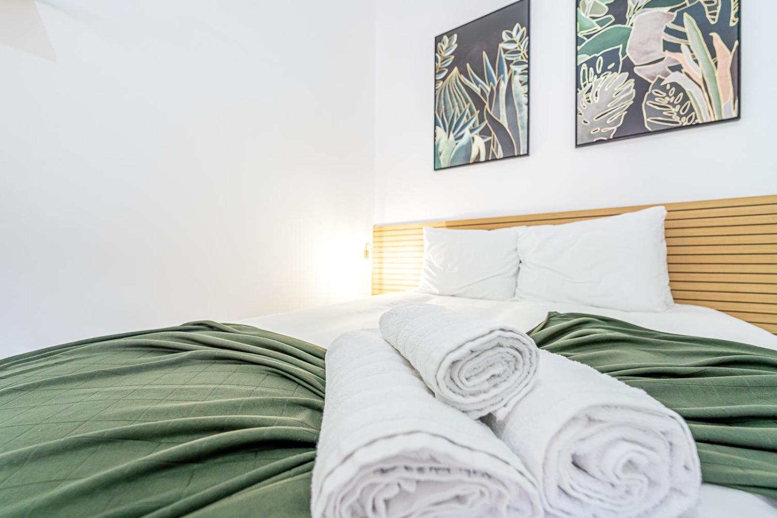 April Square Guesthouse by Lisbon with Sintra - shared bathrooms - Image 3