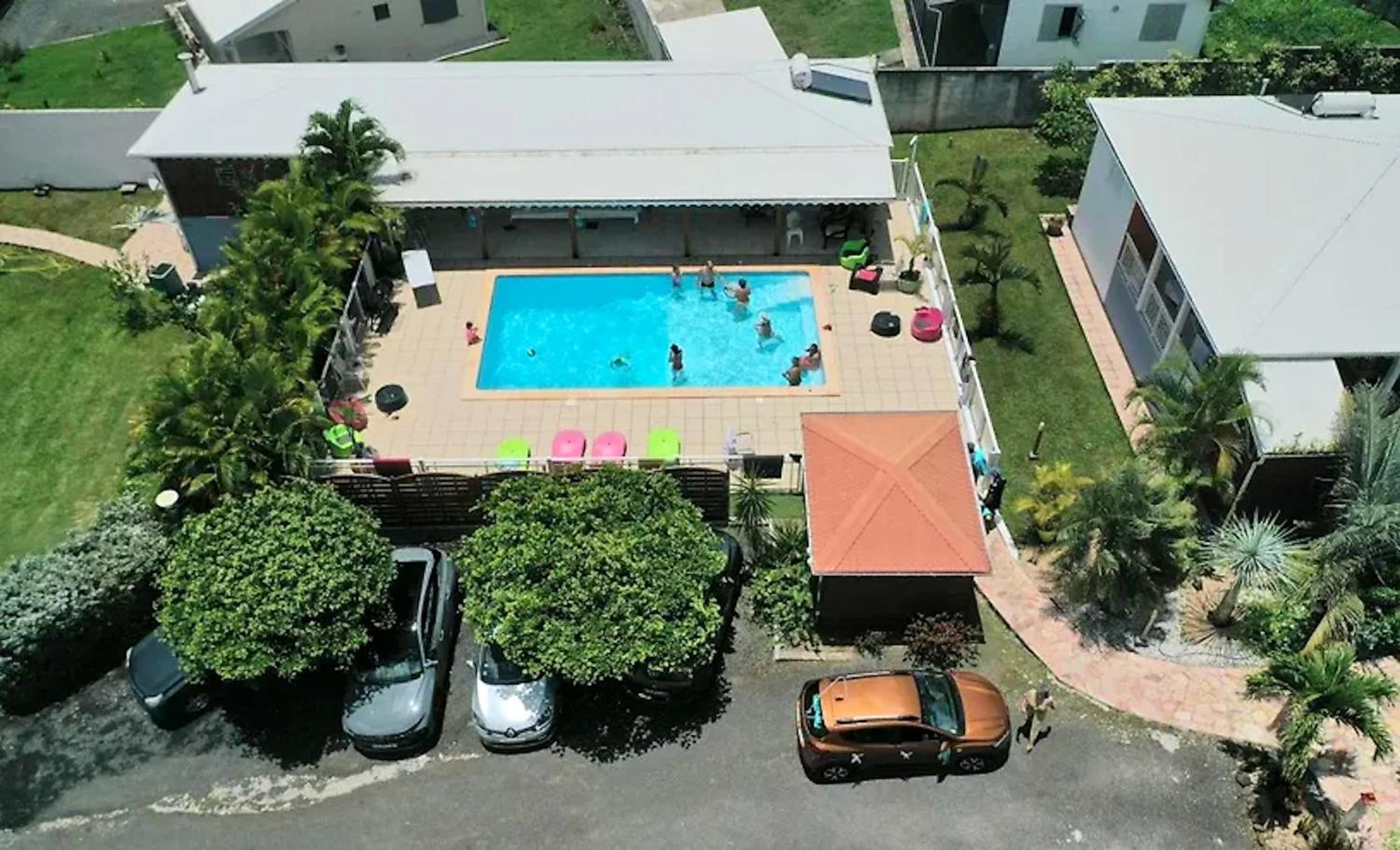 Maison charmante Le Moule avec piscine partagée