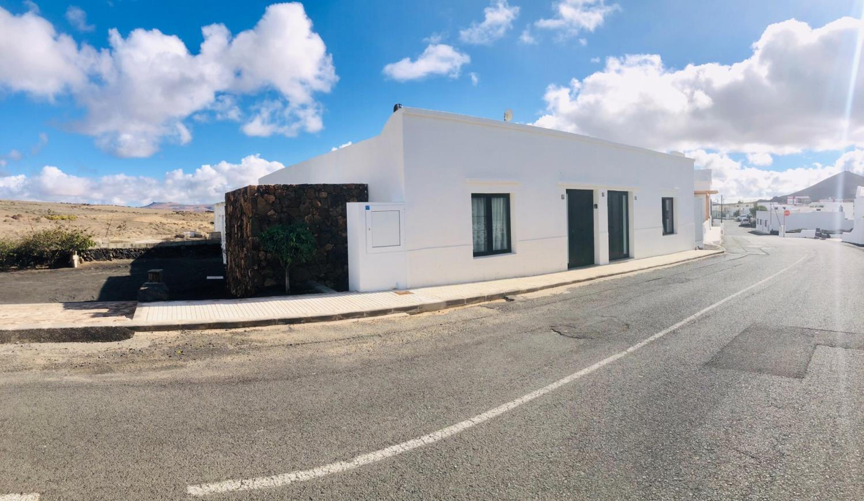 Apartment Alegria in the beautiful village of Mozaga, Lanzarote
