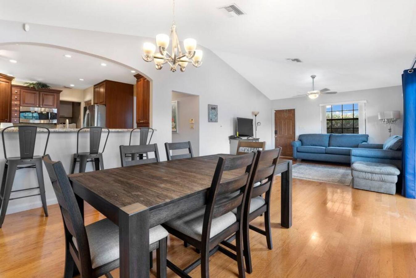 DOWNTOWN LAS OLAS WATERFRONT HOME UPDATED UNIT view 2