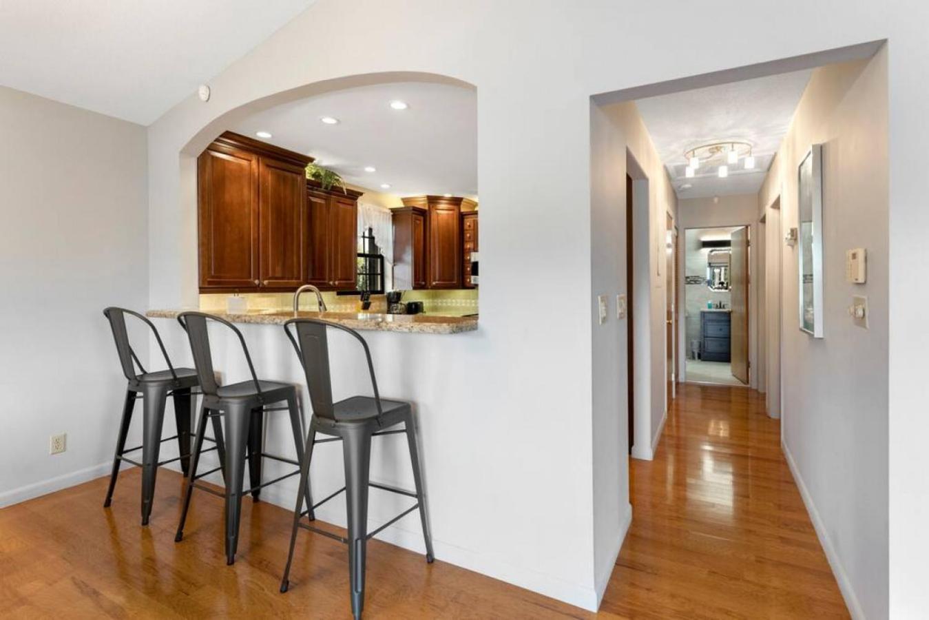 DOWNTOWN LAS OLAS WATERFRONT HOME UPDATED UNIT view 3