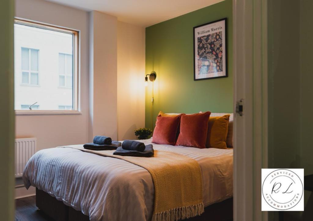 Modern Apartment, Free Parking & Monthly Savings view 2