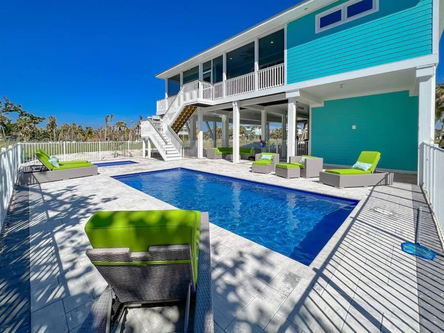 Punta Gorda Vacations - Island Retreat: Your Exclusive Oasis Awaits - Property Image 1