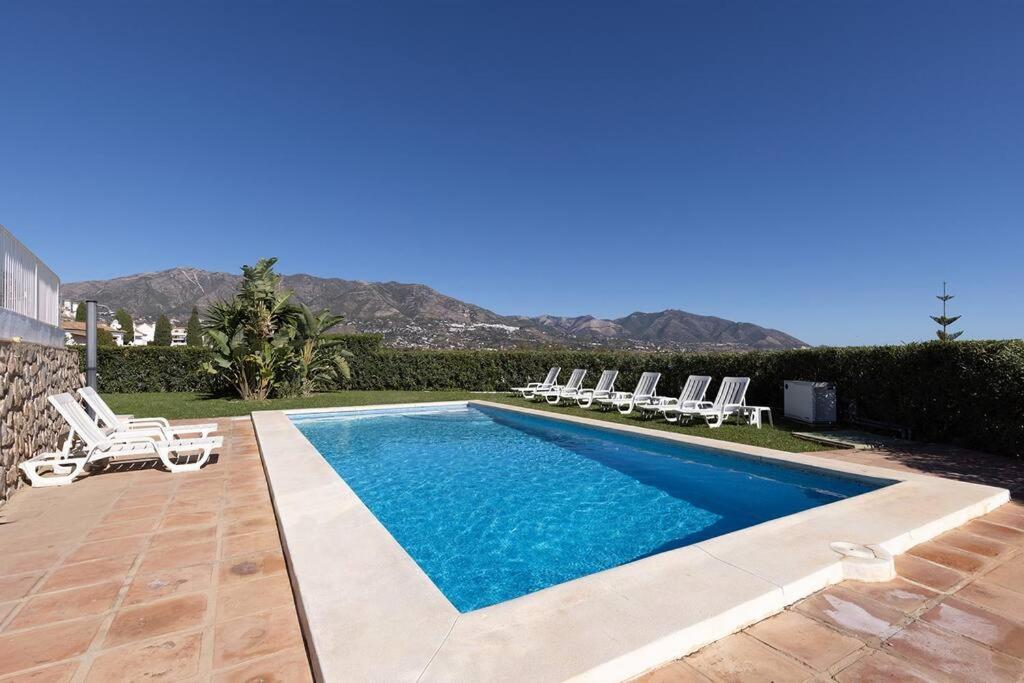 010 Luxurious 4 Bed Villa, Private Pool and Sea Views