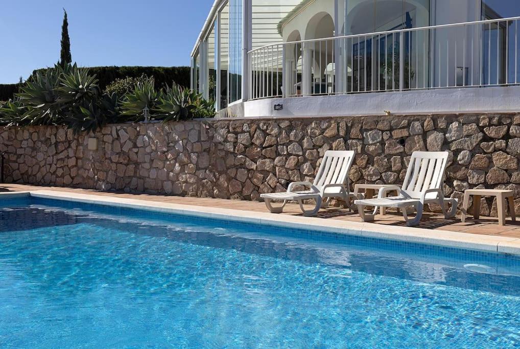 010 Luxurious 4 Bed Villa, Private Pool and Sea Views