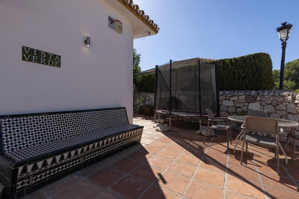 010 Luxurious 4 Bed Villa, Private Pool and Sea Views