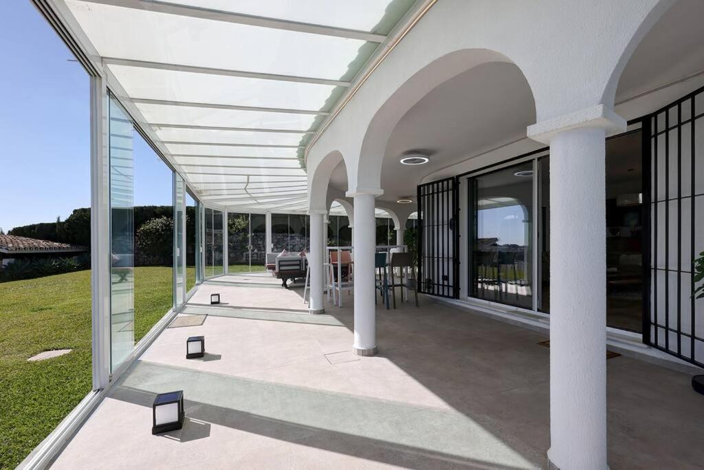 010 Luxurious 4 Bed Villa, Private Pool and Sea Views