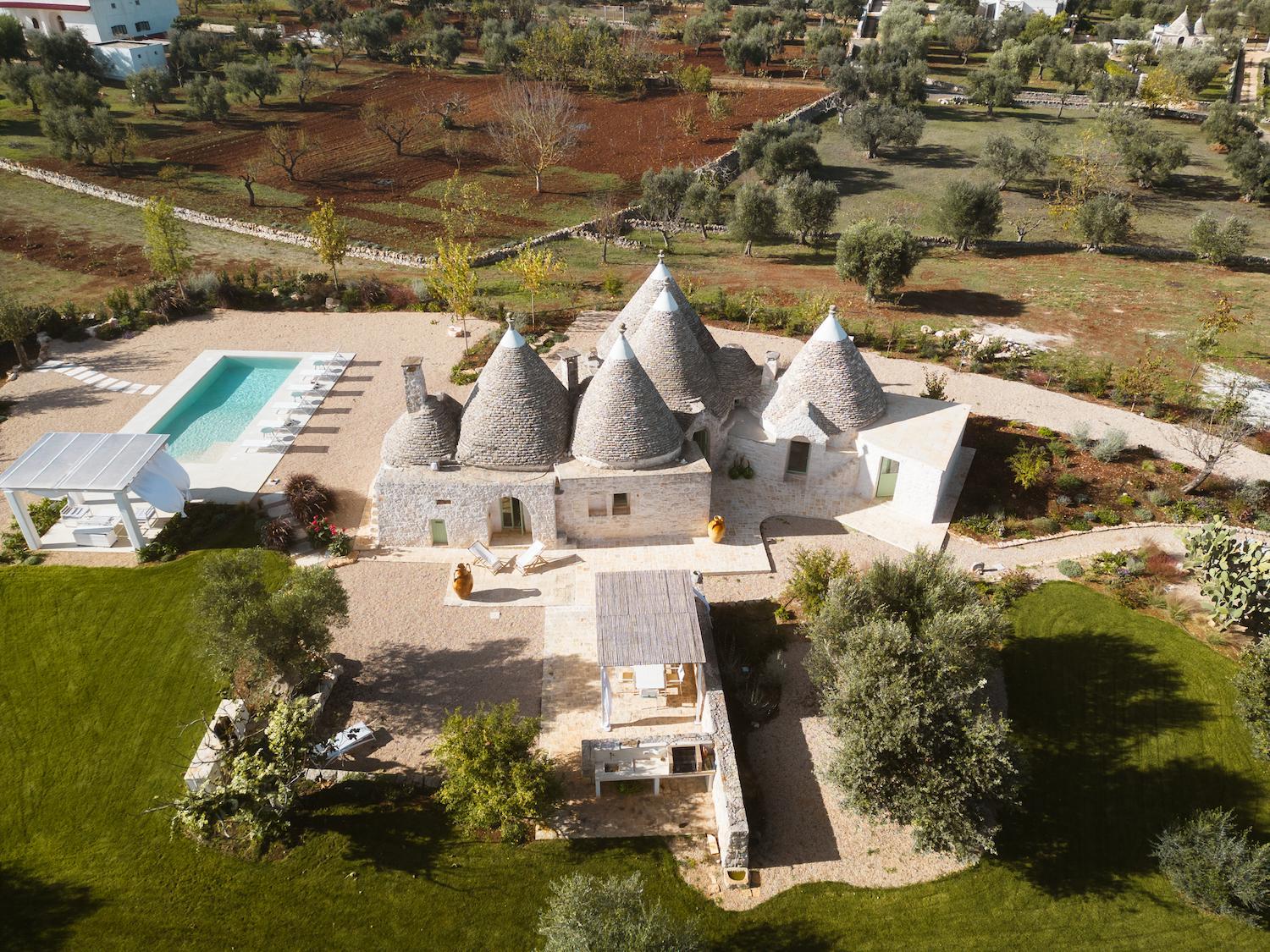 Trulli Petralux in Valle d'Itria view 4