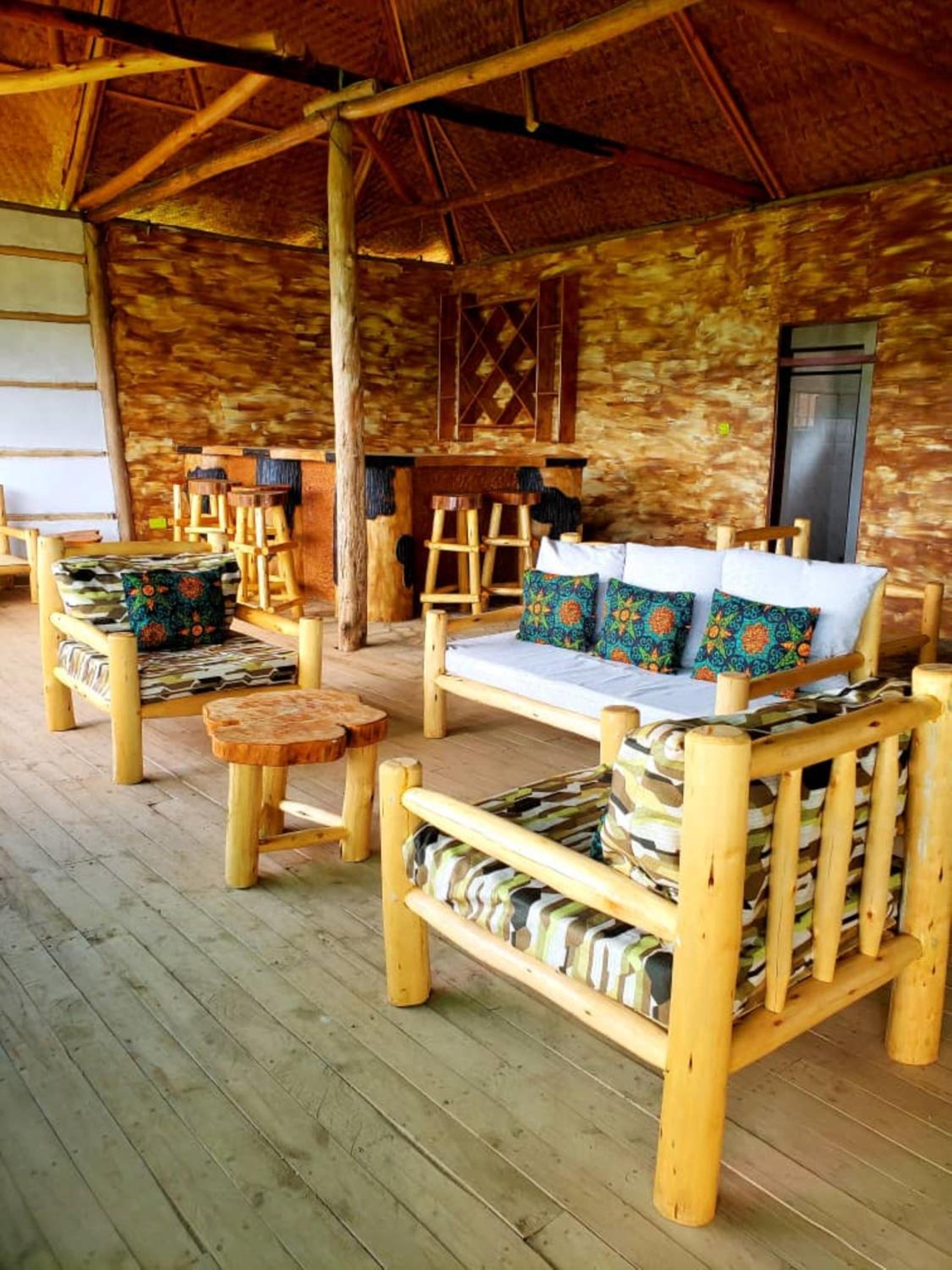 Bwindi Neckview Lodge