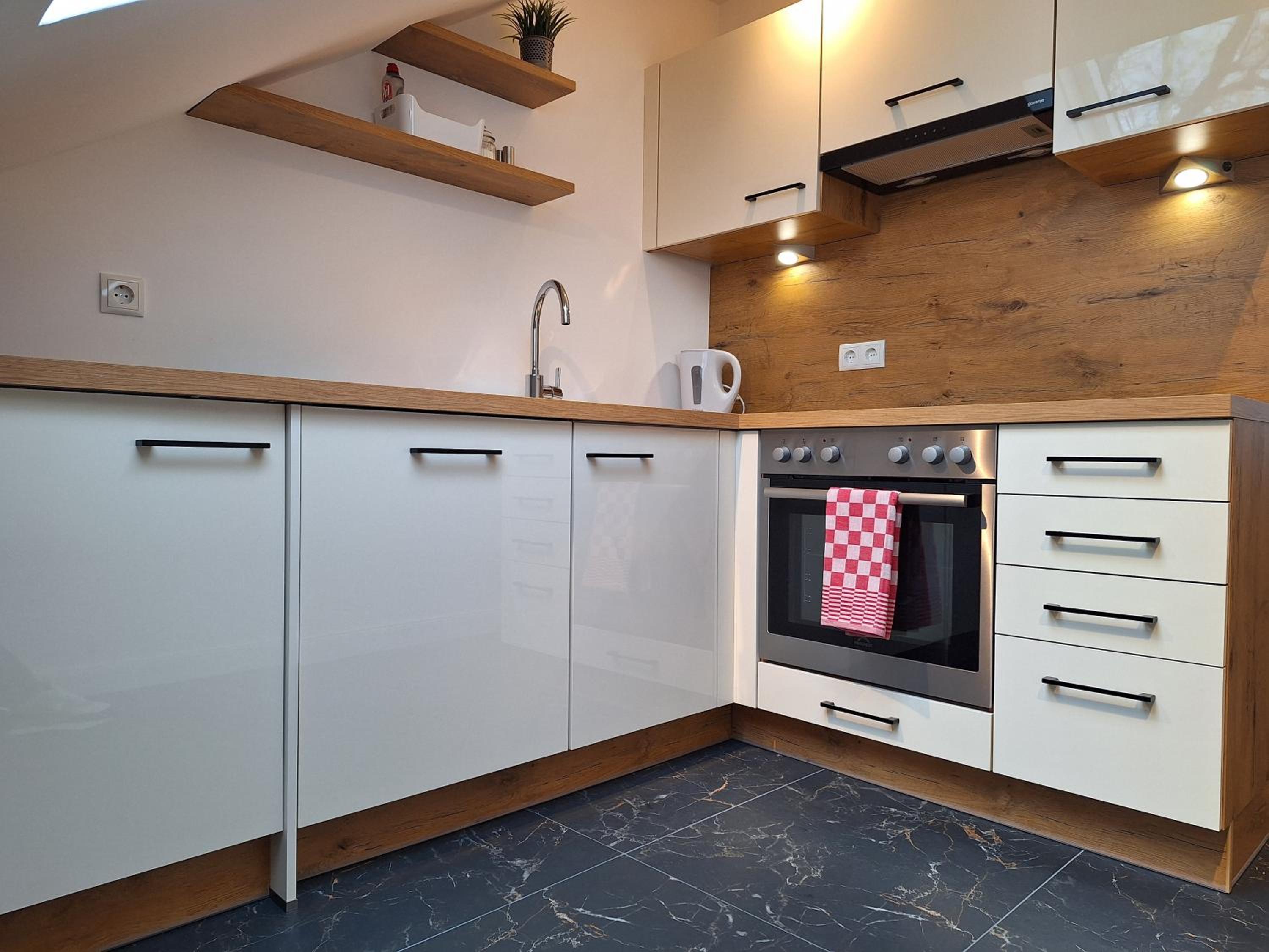 65m2 Apartment near Vienna - Up to 6 Guests - Self Check-in - Free Parking