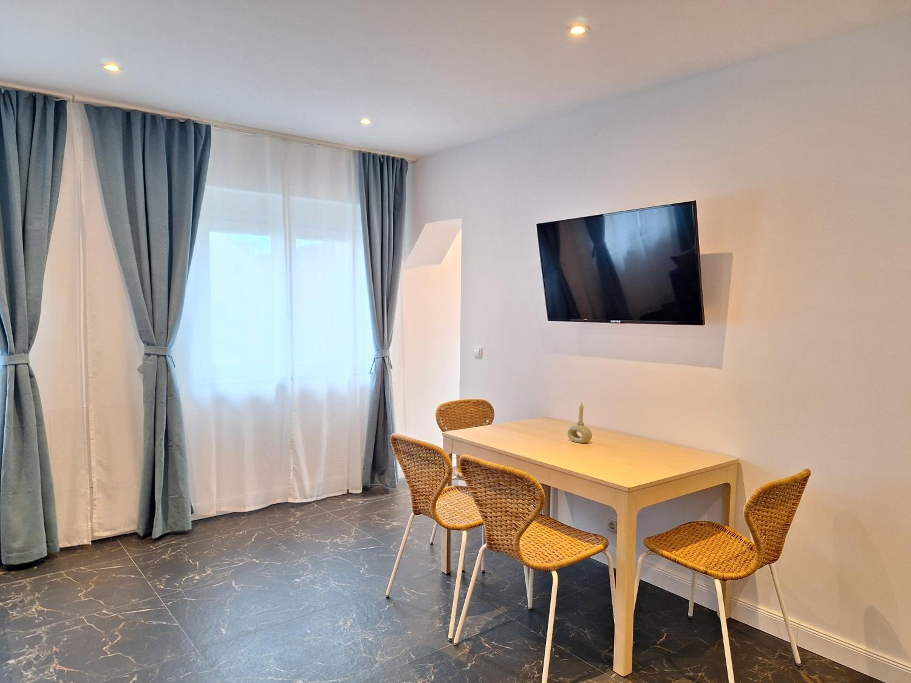 65m2 Apartment near Vienna - Up to 6 Guests - Self Check-in - Free Parking