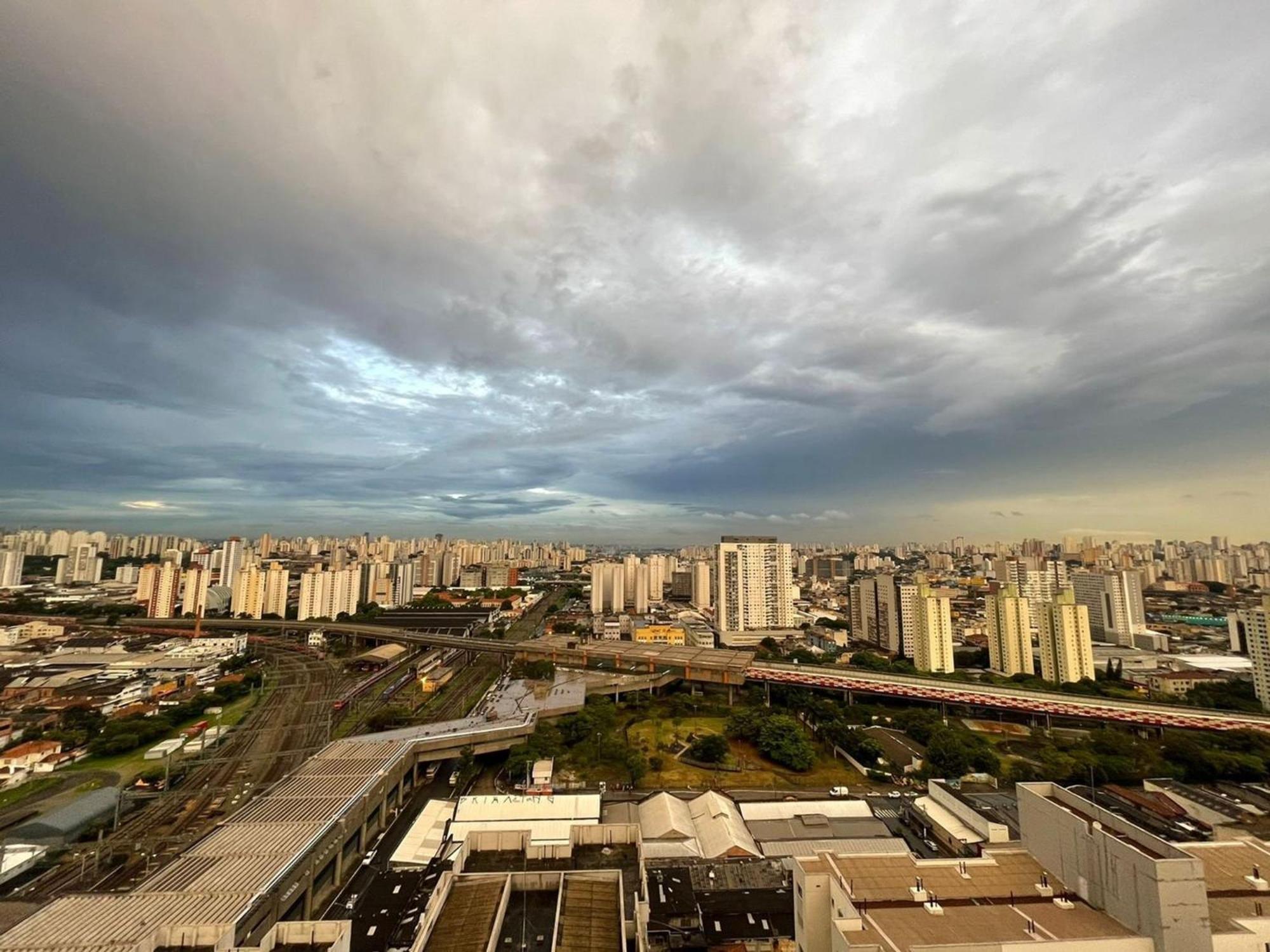 Resort, Piscina e Natureza em SP