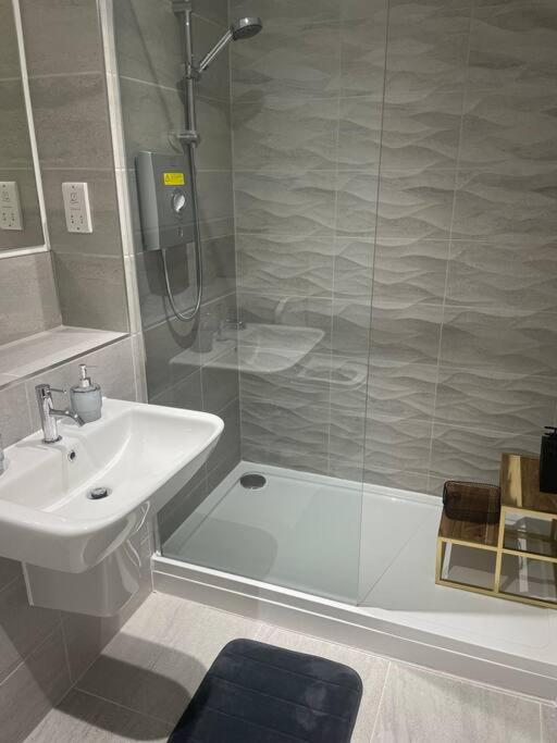 Stylish flat in Old Trafford view 2