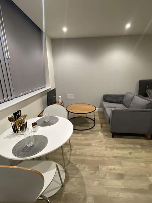 Stylish flat in Old Trafford view 5