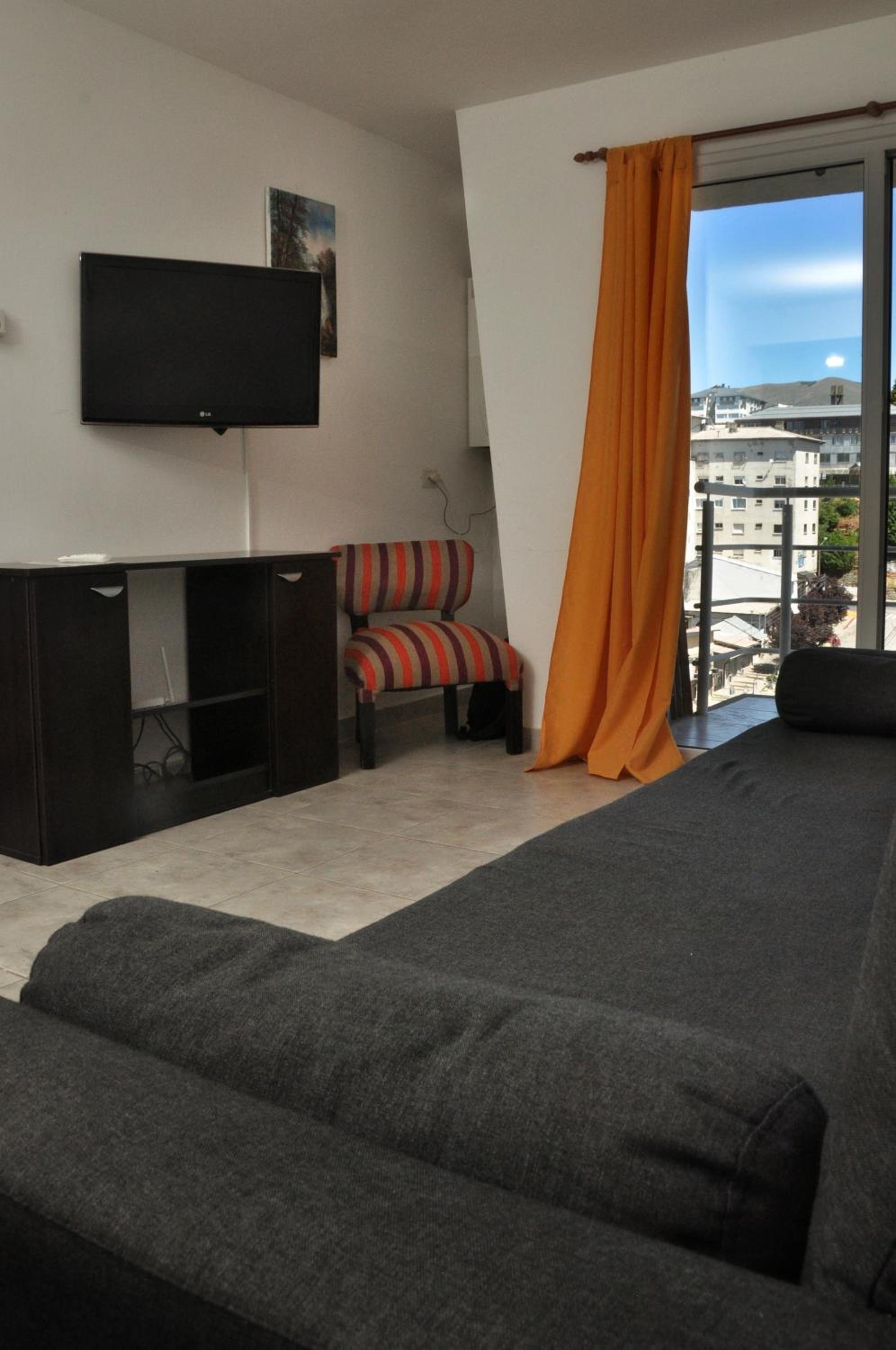 Hospedate en Depto céntrico con balcón y Vista a los Cerros