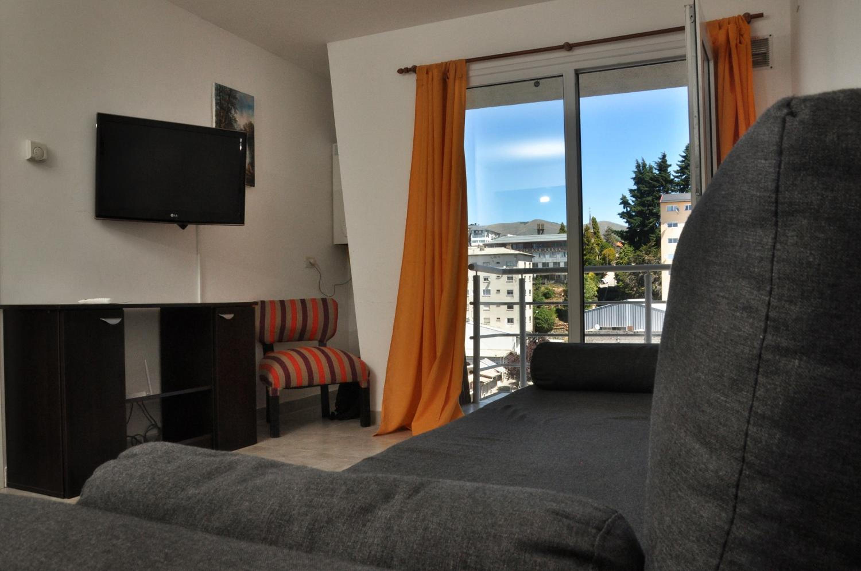Hospedate en Depto céntrico con balcón y Vista a los Cerros