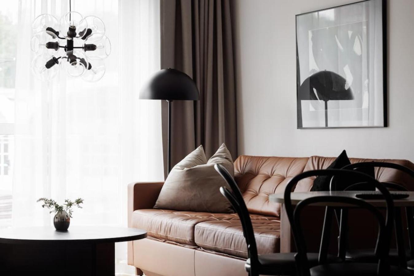Modern City Retreat w. workspace