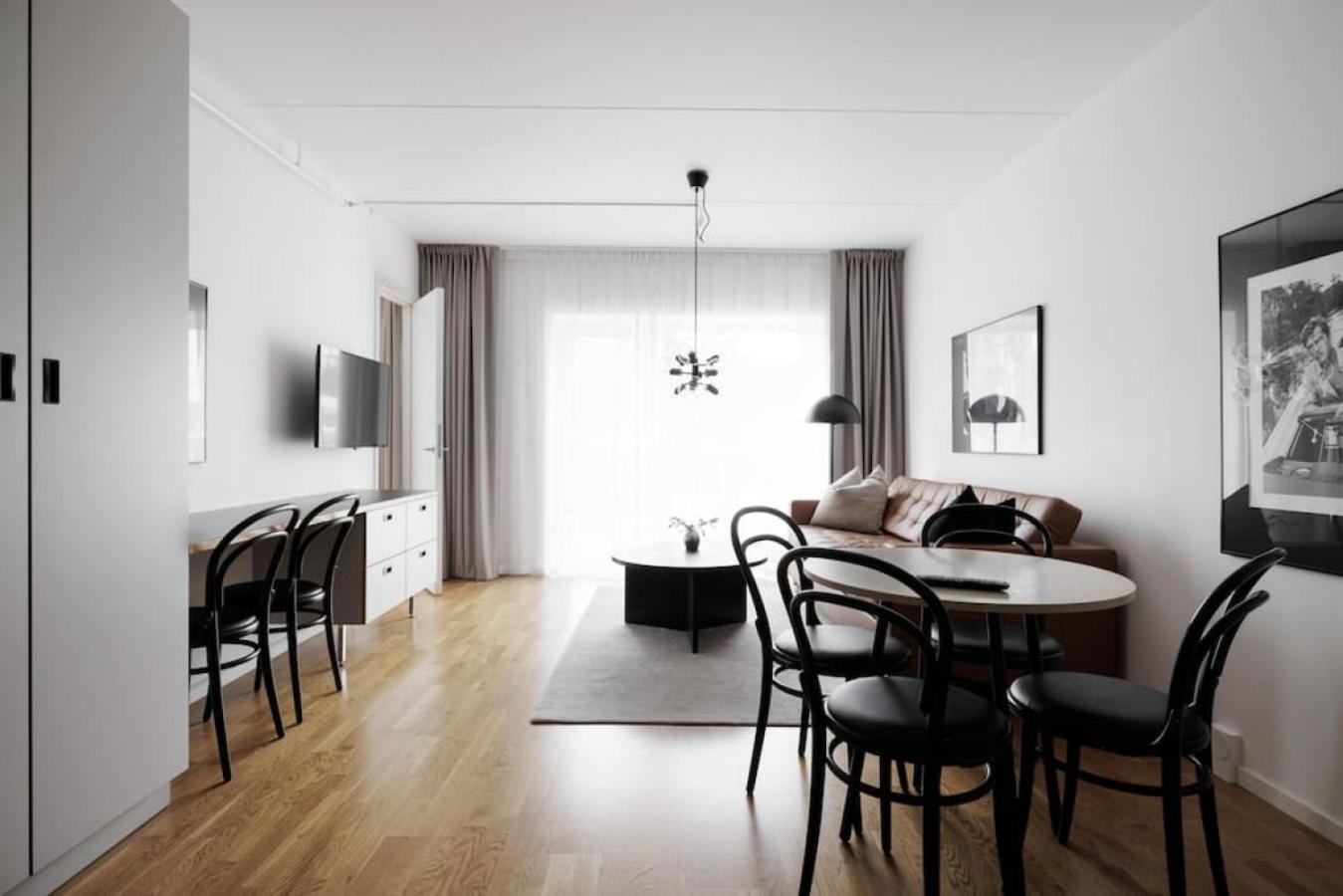 Modern City Retreat w. workspace