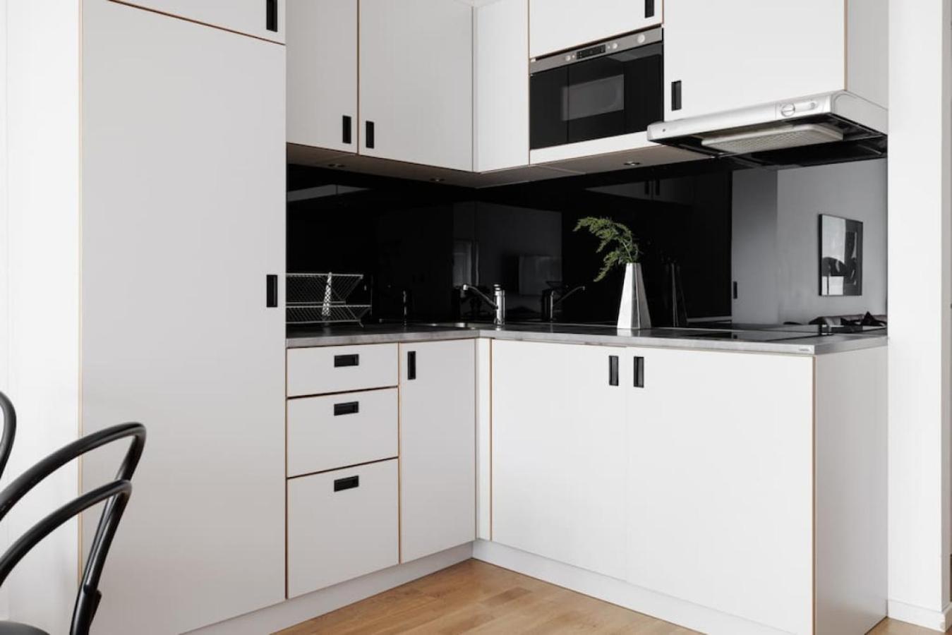 Modern City Retreat w. workspace
