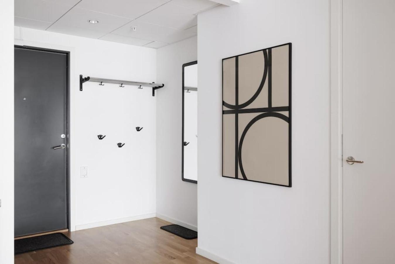 Modern City Retreat w. workspace