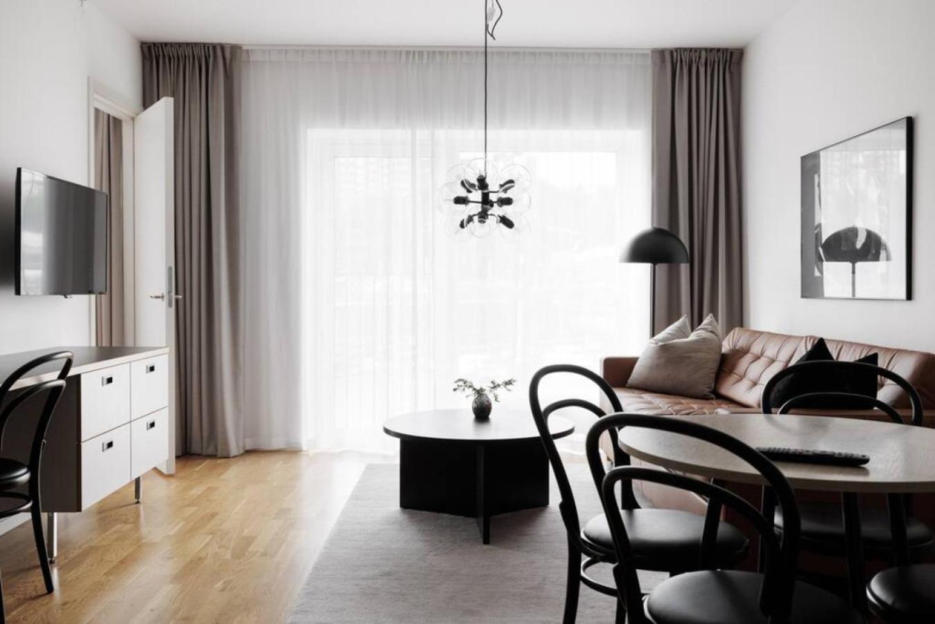 Modern City Retreat w. workspace