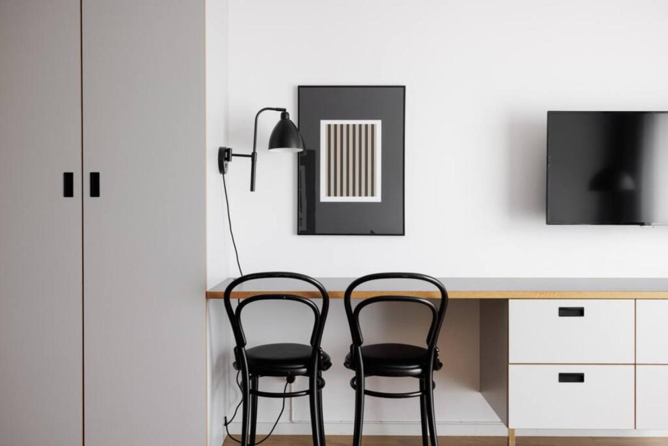 Modern City Retreat w. workspace