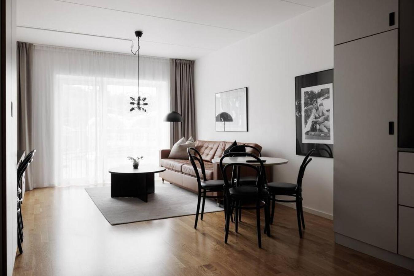 Modern City Retreat w. workspace